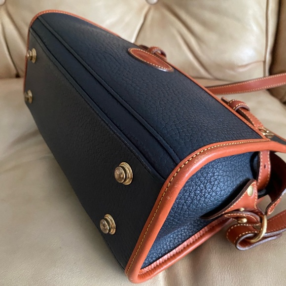 Sale! LKNW Dooney & Bourke Vintage Buckle Bag Navy/Black Pebble Leather AWL - Picture 7 of 14